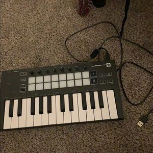 Novation Launchkey Mini [MK3] 25- MIDI Keyboard